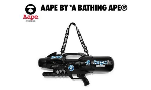 AAPE by A BATHING APE® 推出水枪玩具